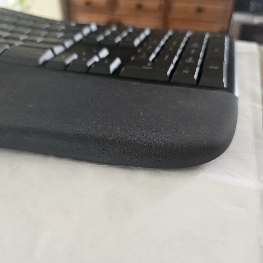 Microsoft Model 1878 Ergonomic Wired USB Keyboard Black TESTED